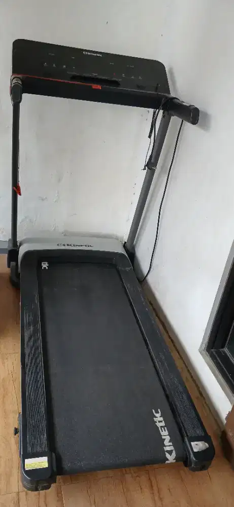 TREADMILL KONDISI BAGUS DAN BERFUNGSI SEMUA