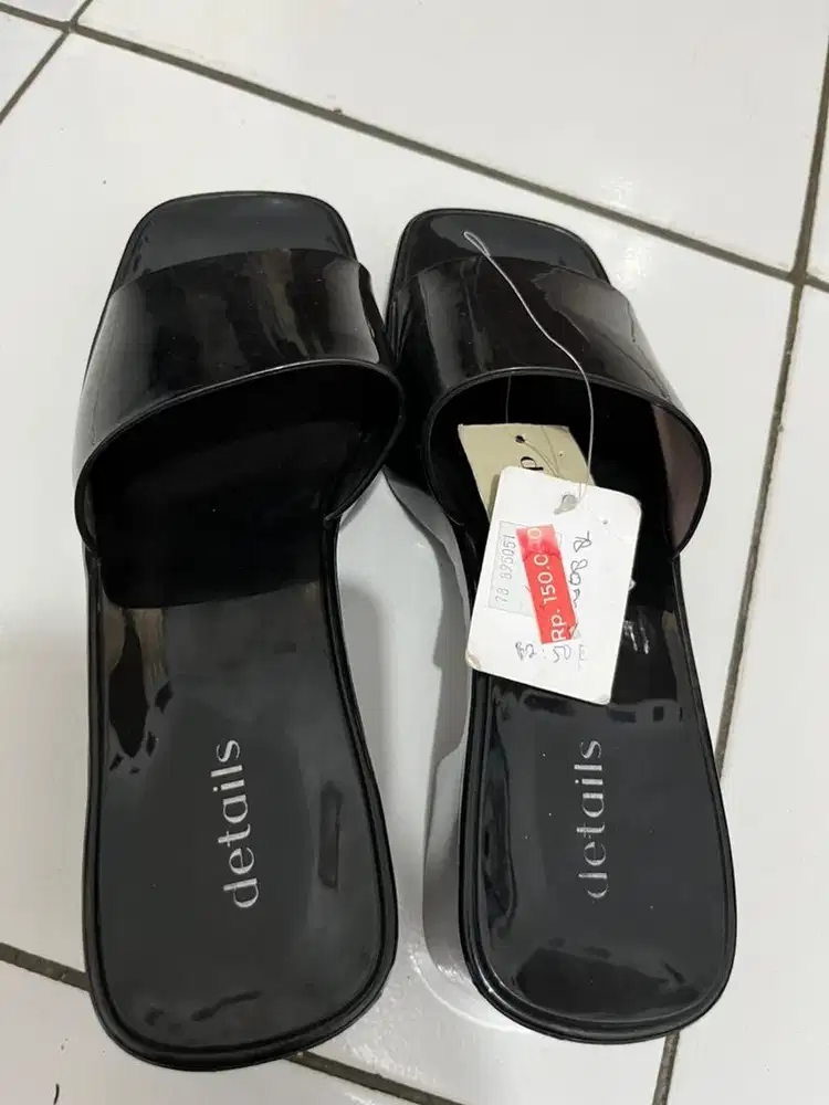 Sendal Bening Details Wanita New