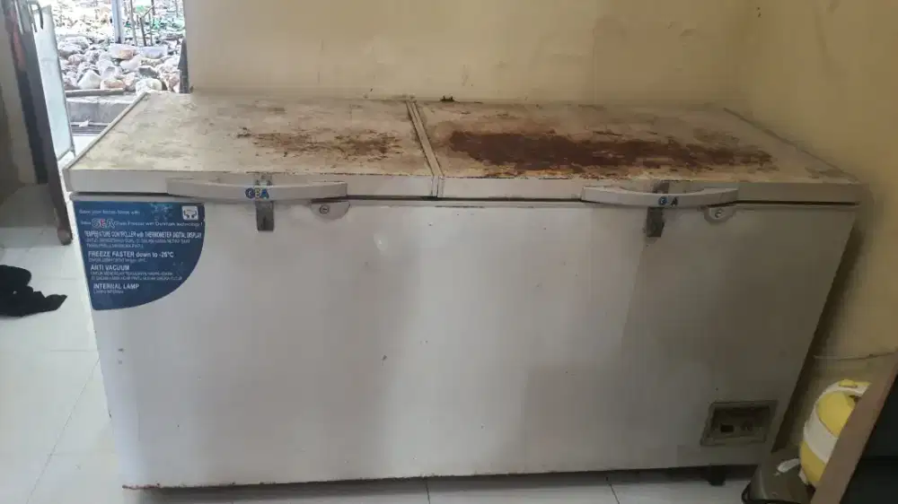 Dijual Freezer besar ukuran 607 liter