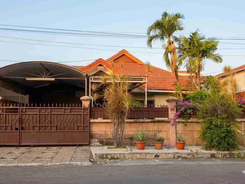 DIJUAL RUMAH TERAWAT DI TPI WIYUNG SURABAYA