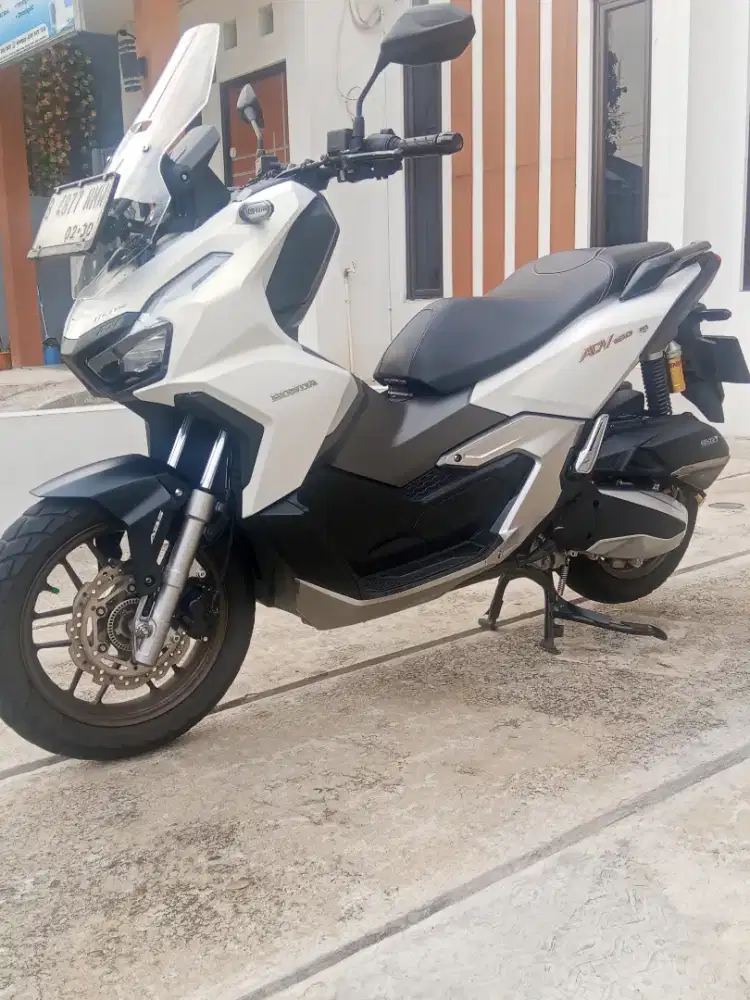 ADV 160 ABS HSTC ISS white doff prestige muluss dan gress