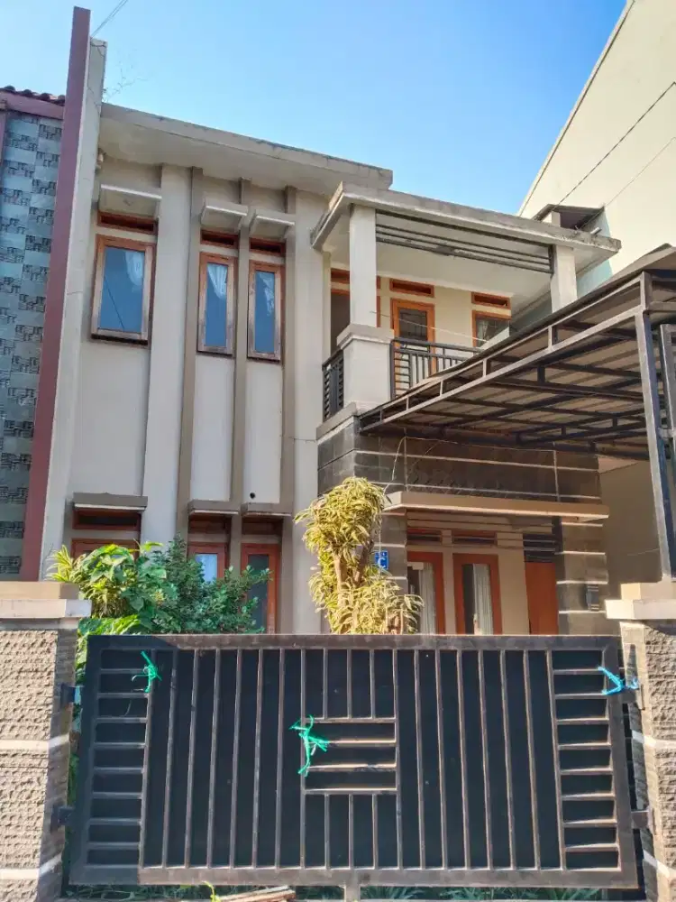 Di kontrakan rumah 2 lantai