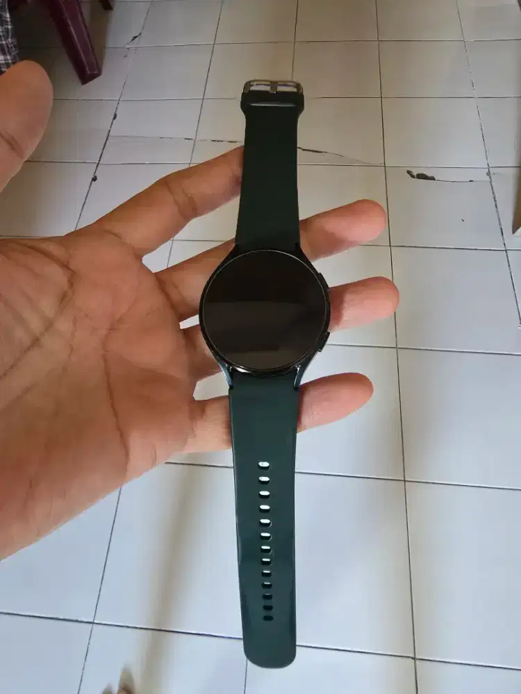 Samsung Watch 4 42mm, Warna: Army [Langkah]