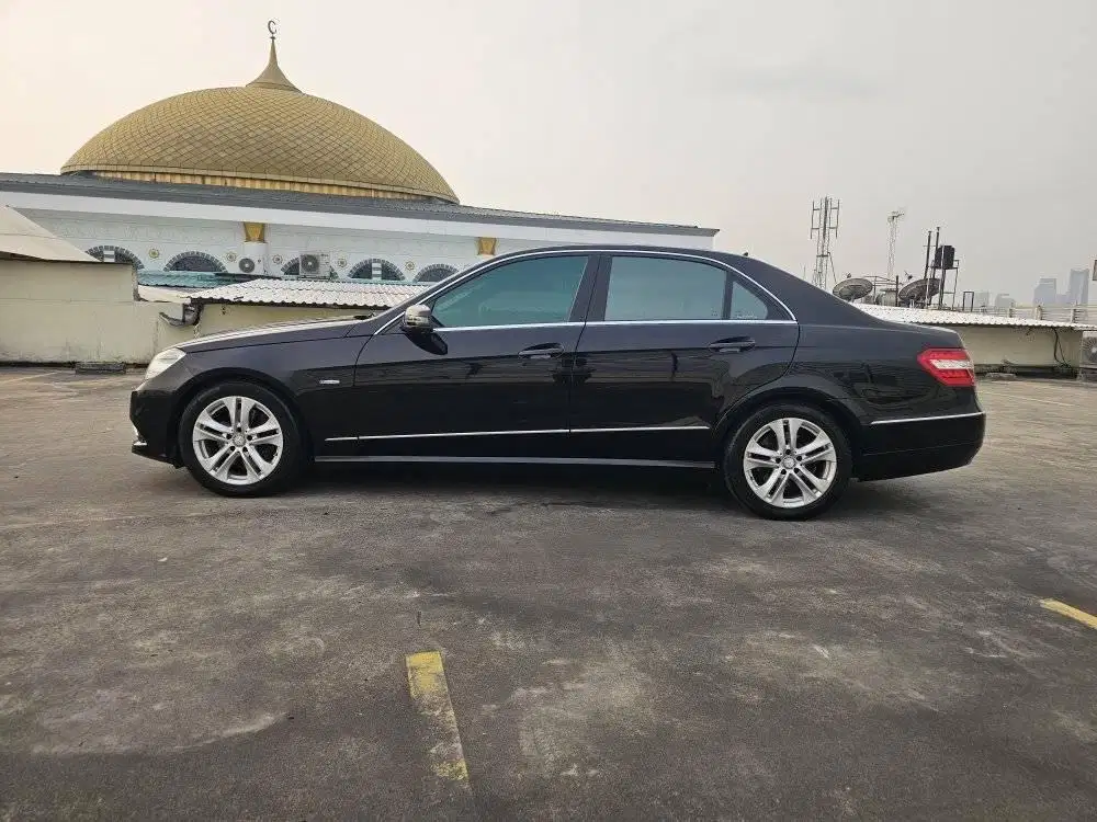 Mercedes E250 Avantgarde 2010 black on java brown antik