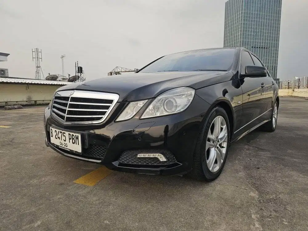 Mercedes E250 Avantgarde 2010 black on java brown antik