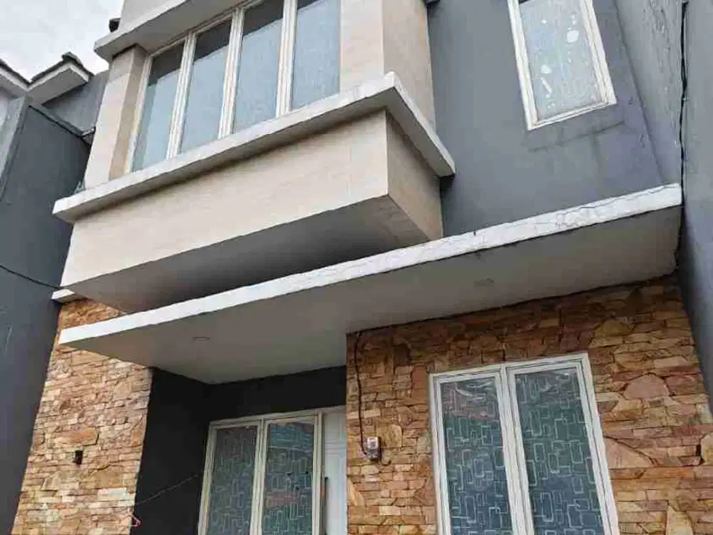 Jual Murah di bawah Appraisal Rumah 2 Lantai di Karah Agung