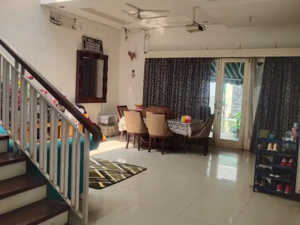 Jual Rumah Ada Kolam Renang di Kemang Dekat Kemang Village SHM