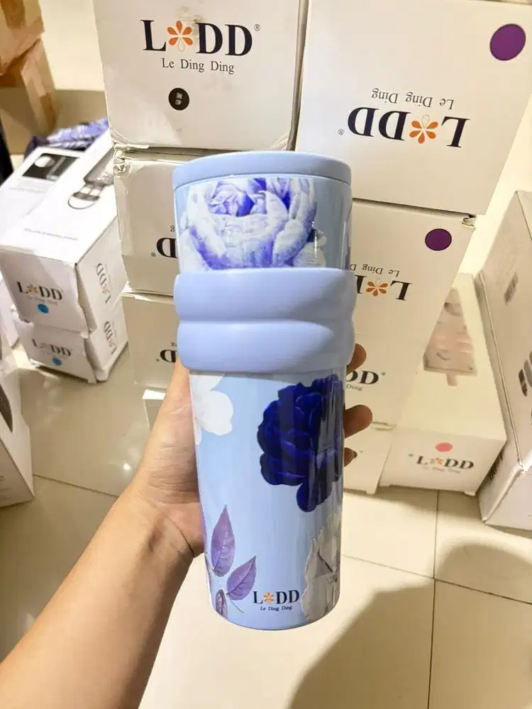 Ledingding bunga Tumbler
