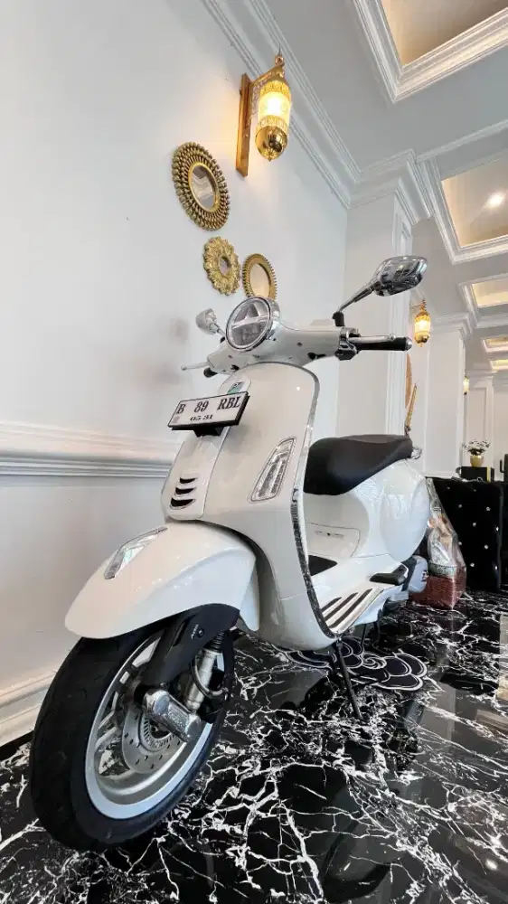 VESPA PIAGGIO PRIMAVERA IGET ABS PUTIH KONDISI ISTIMEWAH BARU PEMAKAI