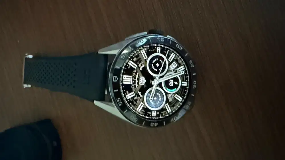 Tag Heuer E4 lengkap