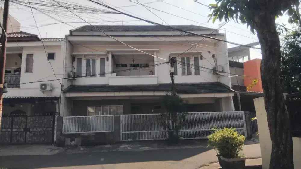 Rumah Dijual full/no funiture,garasi&car port 3 mbl,TUSUK SATE ,sltn .