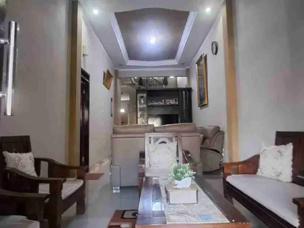 rumah terawat luas 136 di komplek kembarmas regol