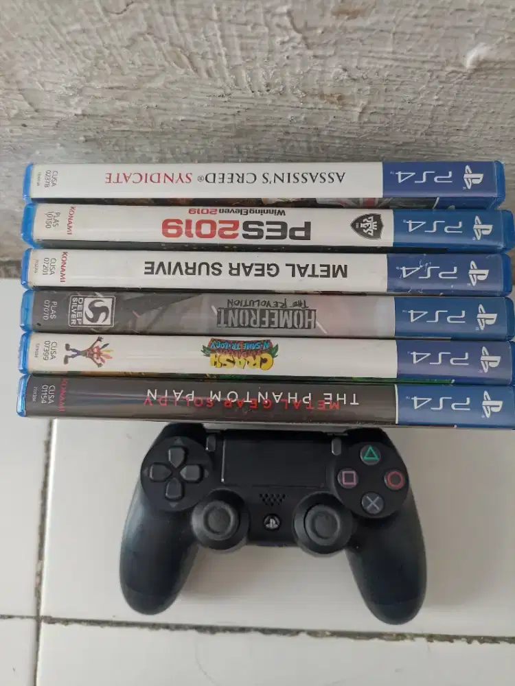 Kaset dan stik ps4
