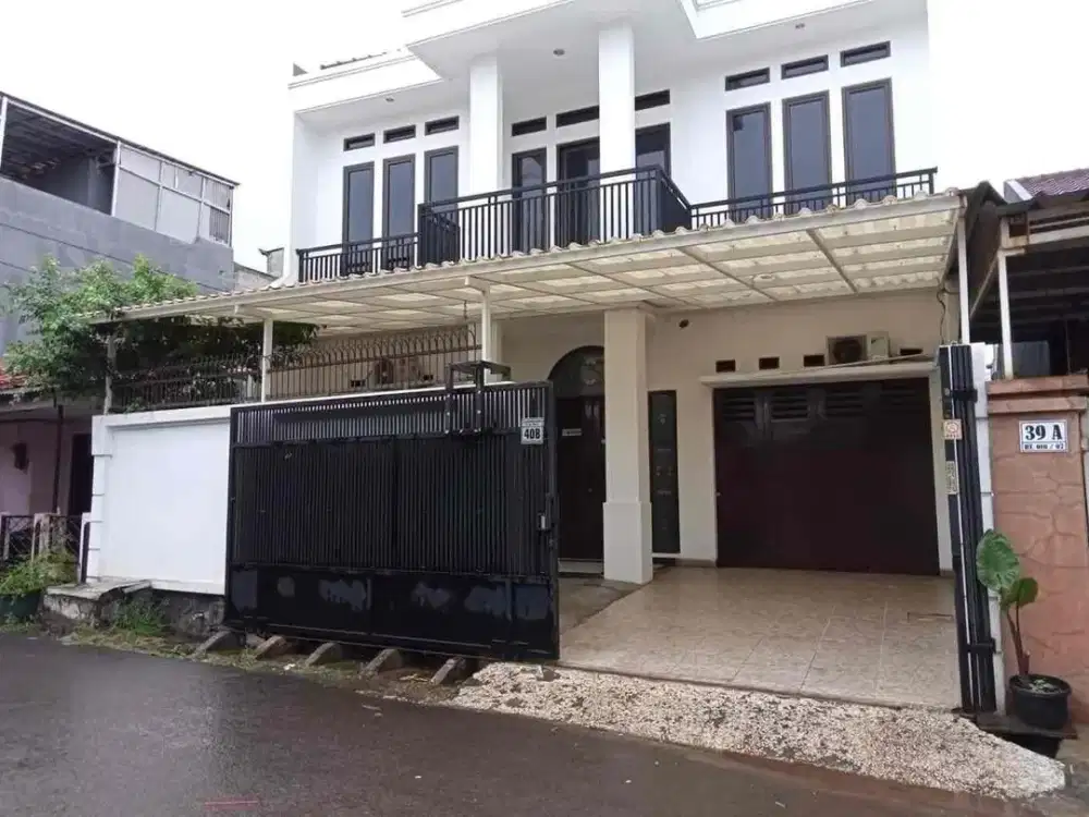 Rumah dua lantai di pancoran