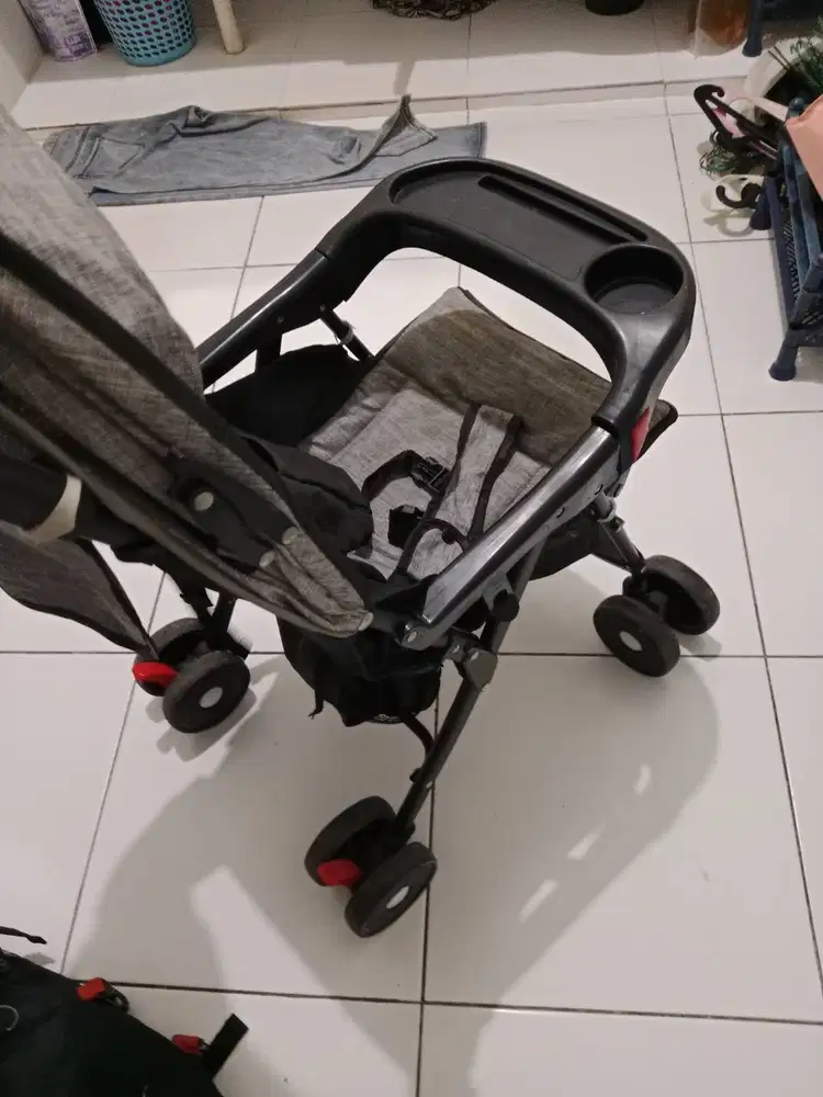 Dicari penjaga anak 2 orang