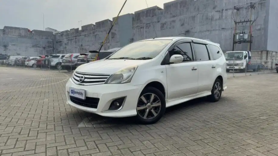 LOW DP Nissan Grand livina 1.5 XV Bensin-AT 2012 8JV