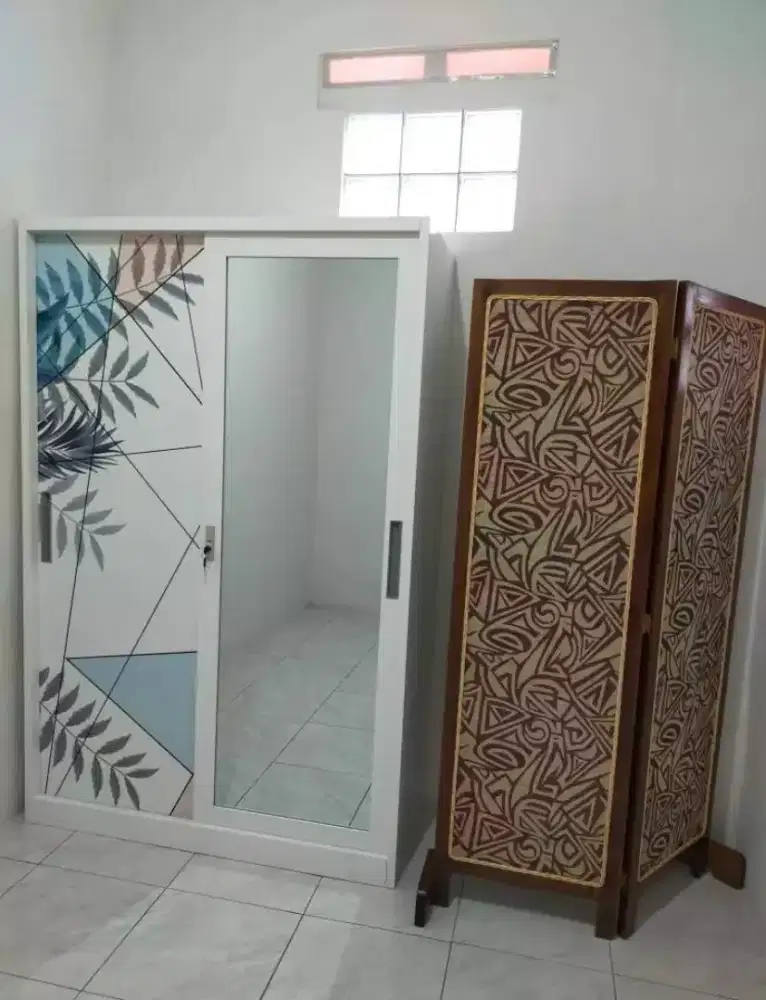 LEMARI PAKAIAN BESI SLEDING KACA 2 PINTU