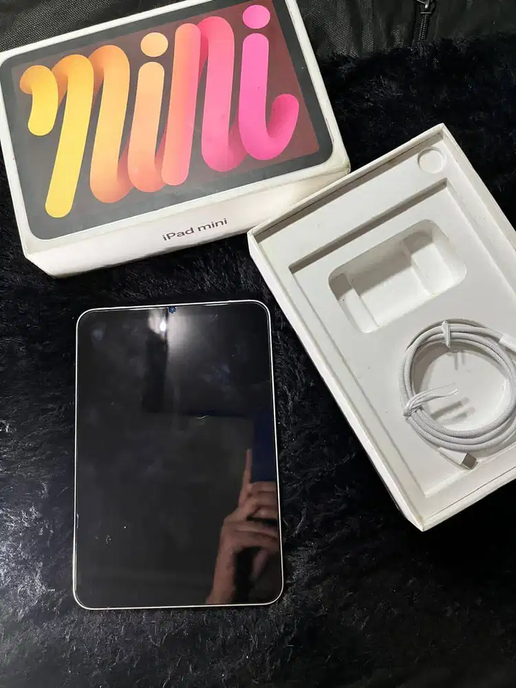 iPad 9 64 GB WiFi Only + Box and Charger lengkap