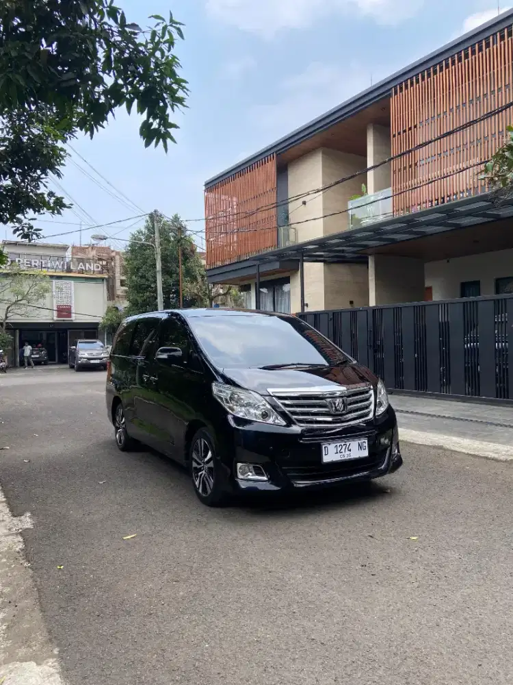 Toyota Alphrad G 2014