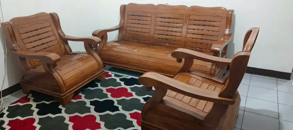 Kursi tamu dari kayu jati asli jepara full kayu kondisi mulus.