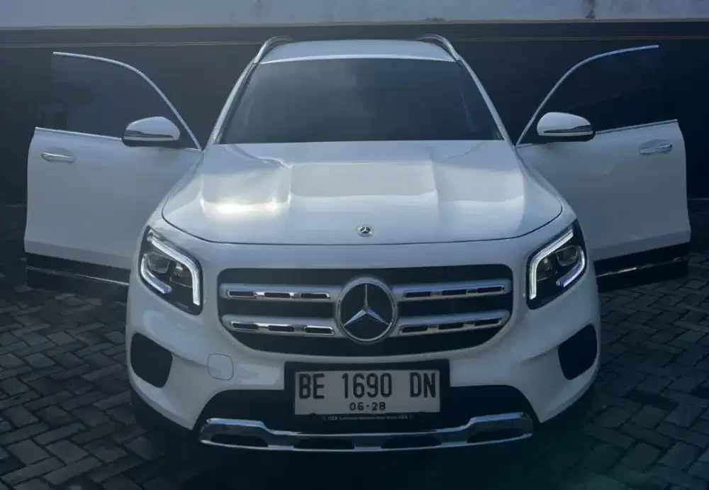 Mercedes-Benz glb200 Tahun 2023