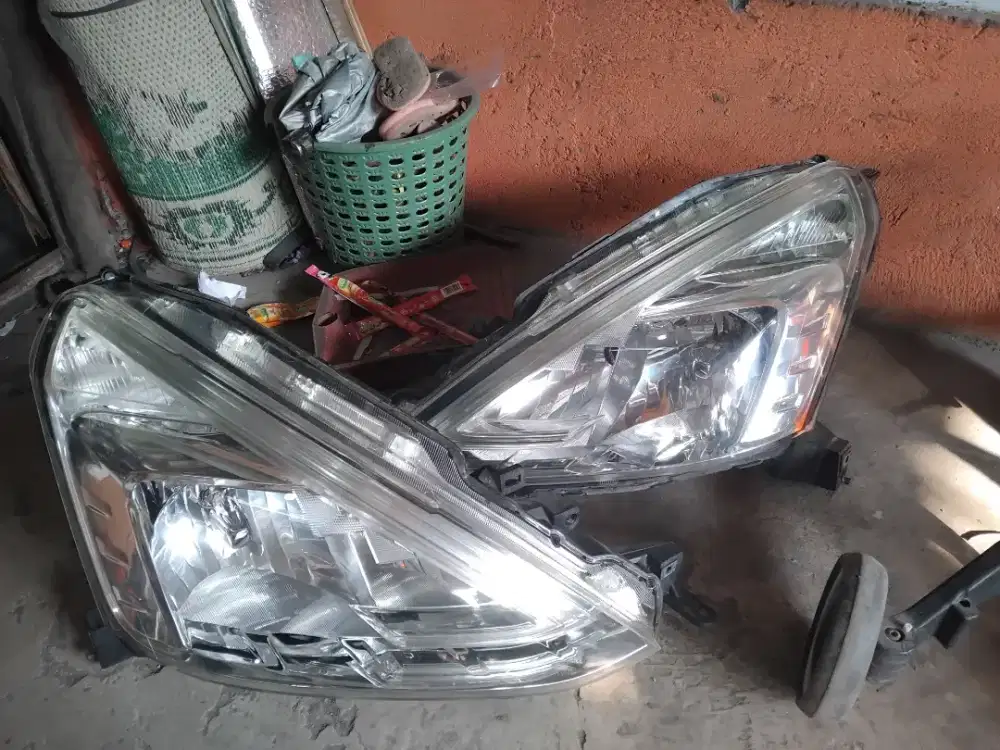 Lampu depan livina taun 2014 harga satuan yah