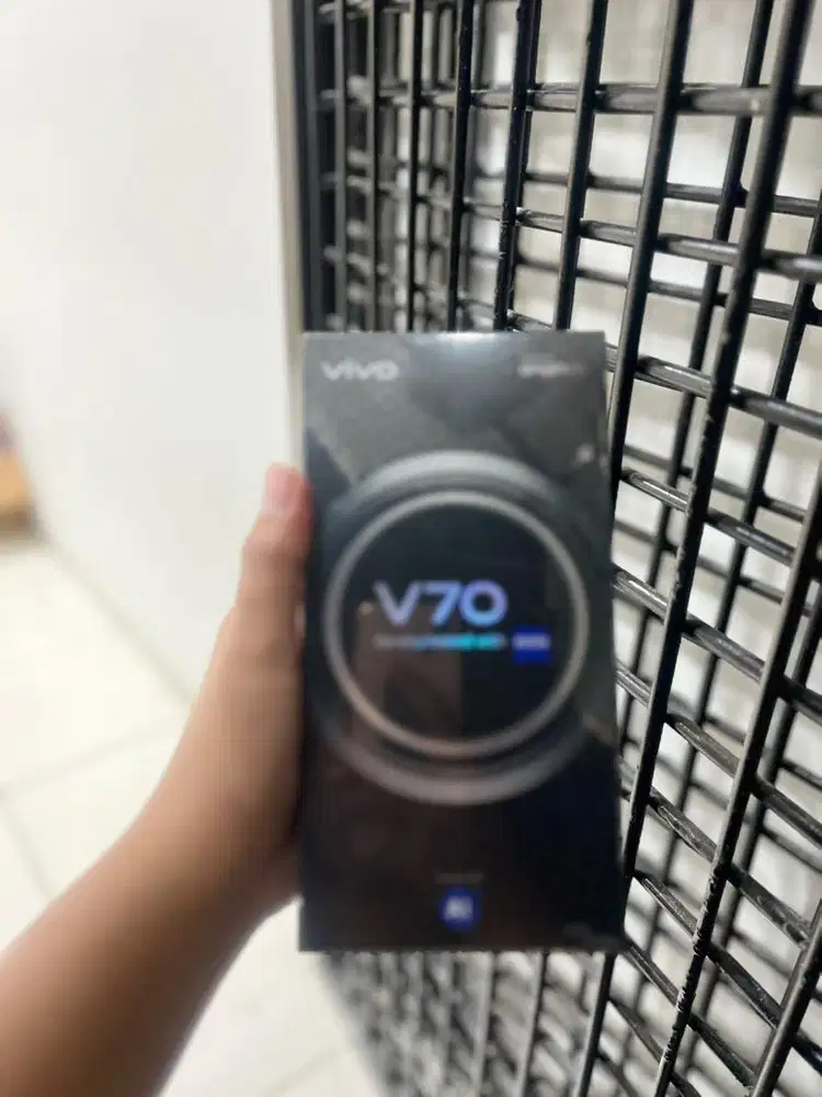 VIVO V70 5G 12/256GB FREE UPGRADE RAM