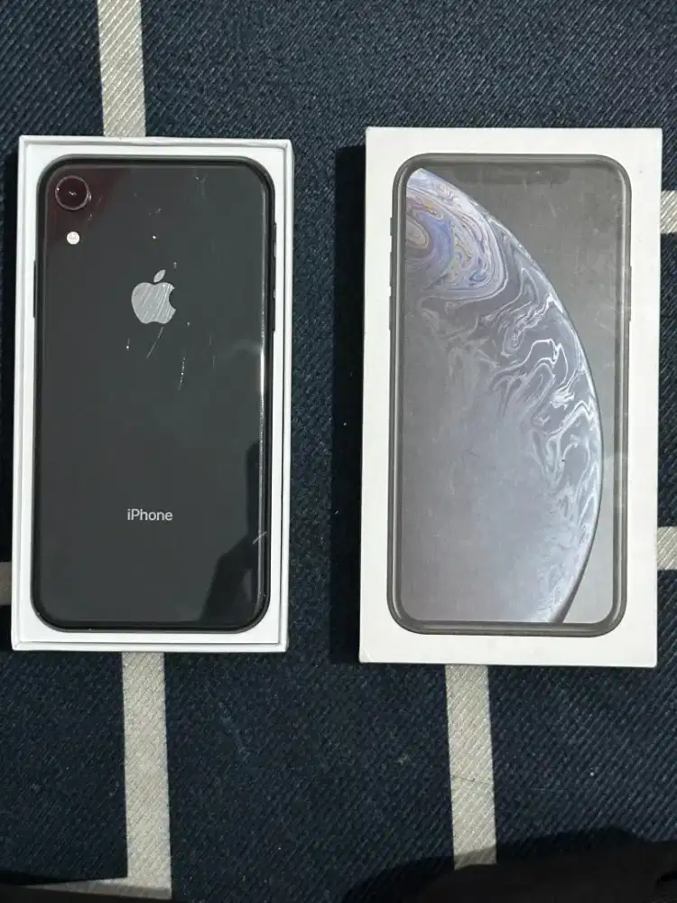 iPhone XR 64gb inter all operator 
Fullset