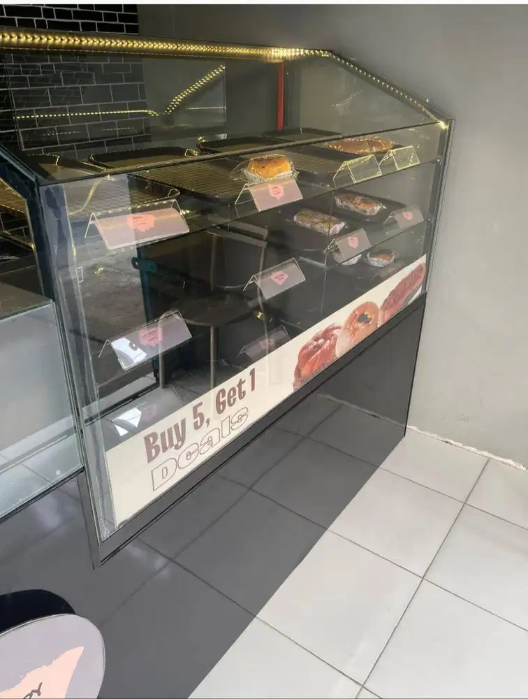Etalase KUE/ROTI