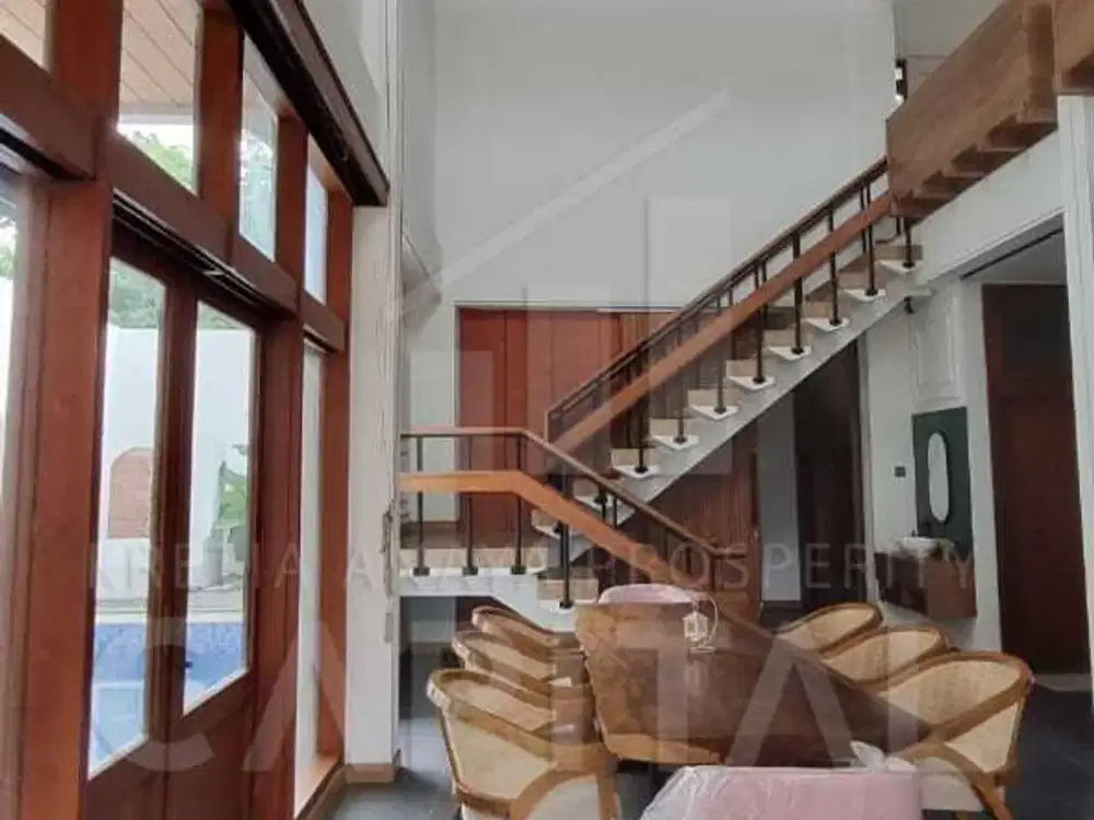 RUMAH ANTIK TERAWAT 2 LANTAI FULL FURNISHED HOOK SIAP HUNI DI GEGERKALONG