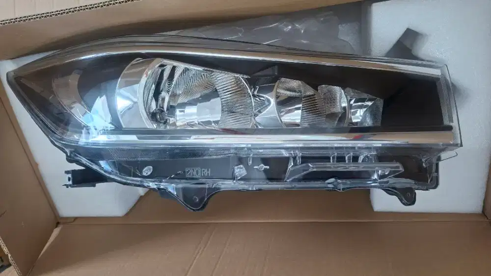 Head Lamp Innova Reborn