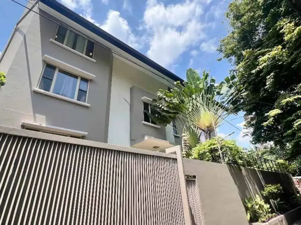 Sewa Rumah Mewah Scbd Jakarta Selatan - 5 BR, 4 Lantai, Private Pool, Lokasi Super Prime