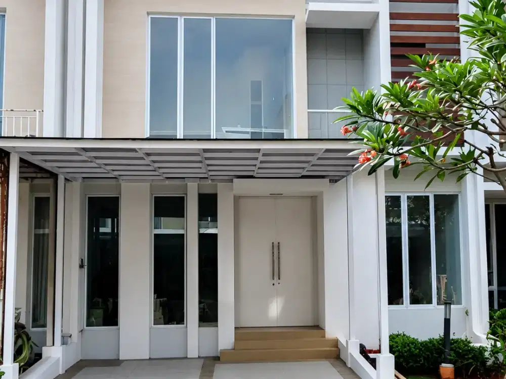 Rumah 2lt luas 8x15 120meter 3KT Cluster Yarra JGC Jakarta Garden City