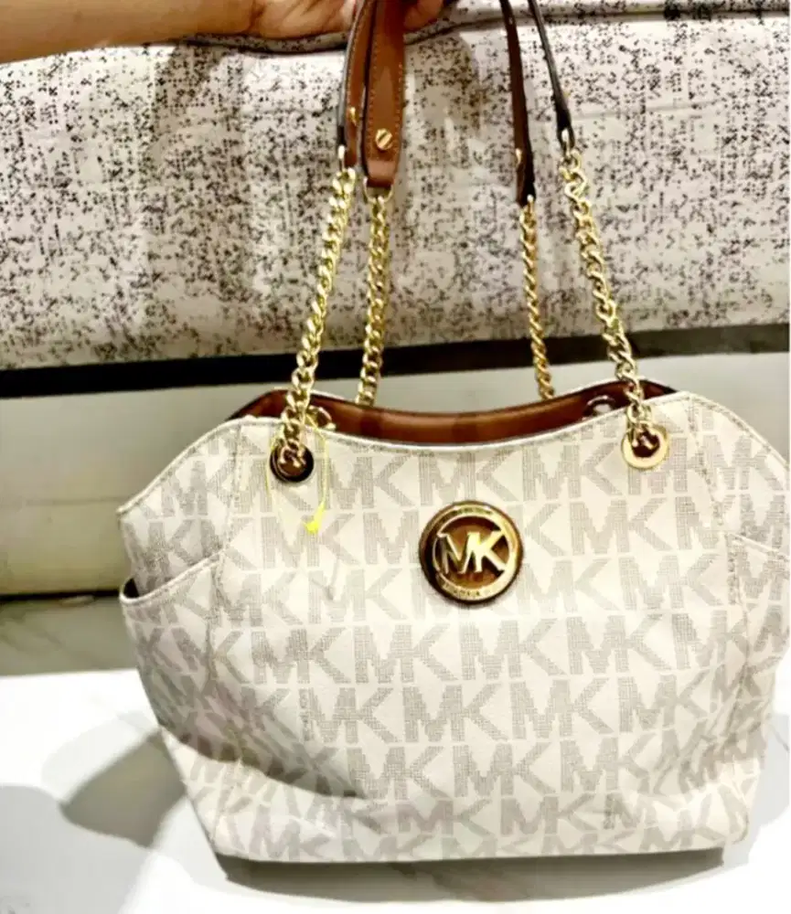 MICHAEL KORS ORIGINAL WARNA PUTIH LIKE NEW CONDITION  NO COD JNE TIKI