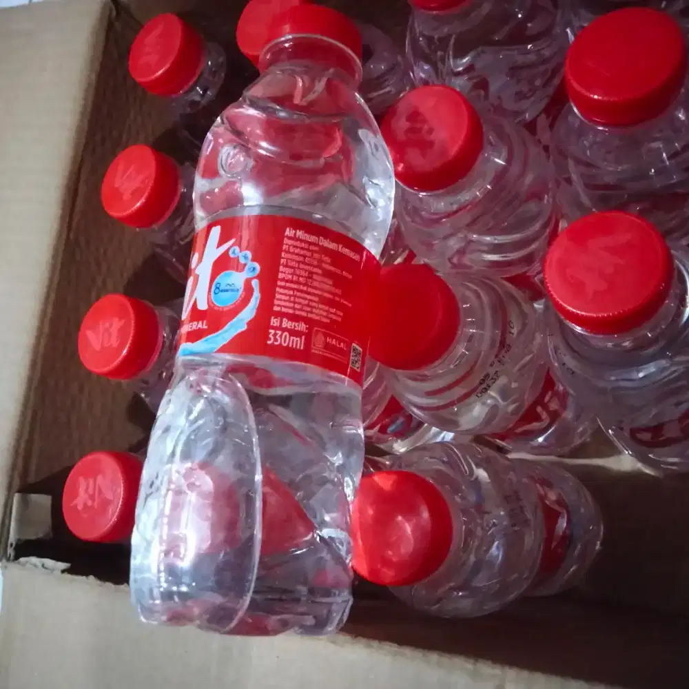 Di jual murah vit botol 330 ml 1 dus isi 24 pcs./dus 30 RB nego.