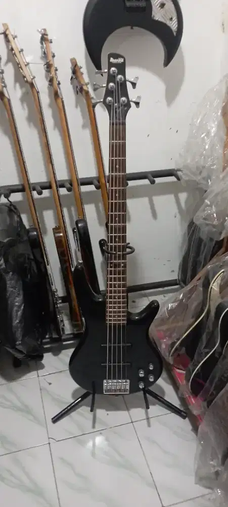 Bass Aktif 5 string. Ibanez Gio Soundgear