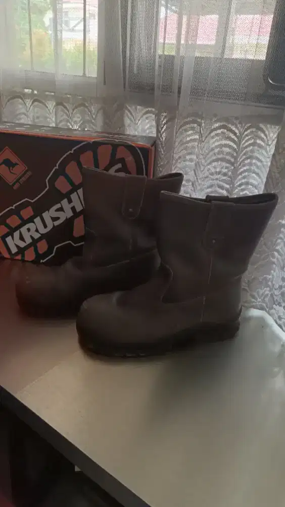 Sepatu boot uk. 41/42