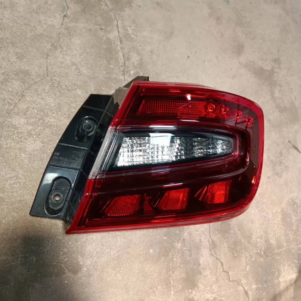 STOPLAMP KANAN SUZUKI BALENO HATCHBACK 2023, 35650M55T11000