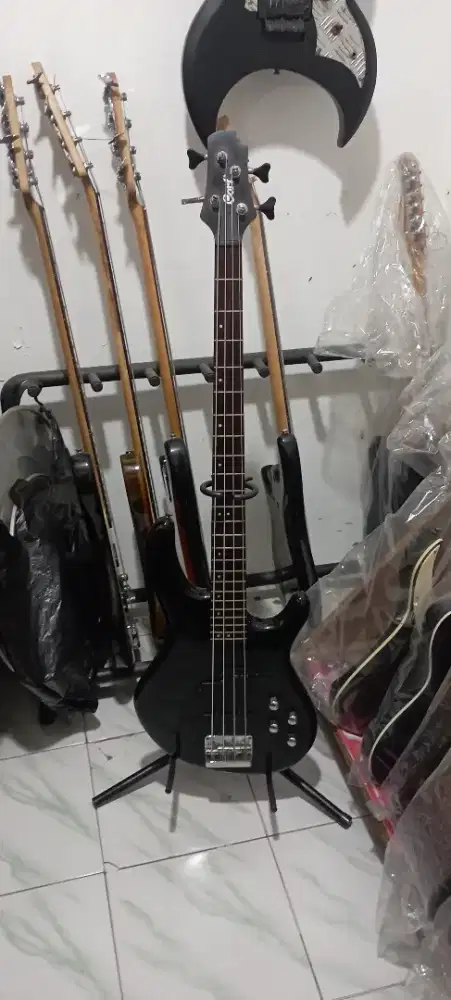 Bass Aktif 4 String. Cort Action-A