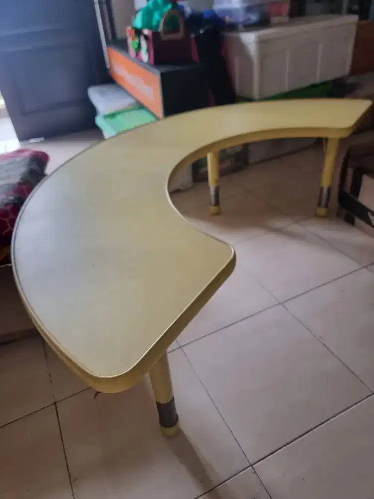 Meja belajar anak, U Form, warna kuning