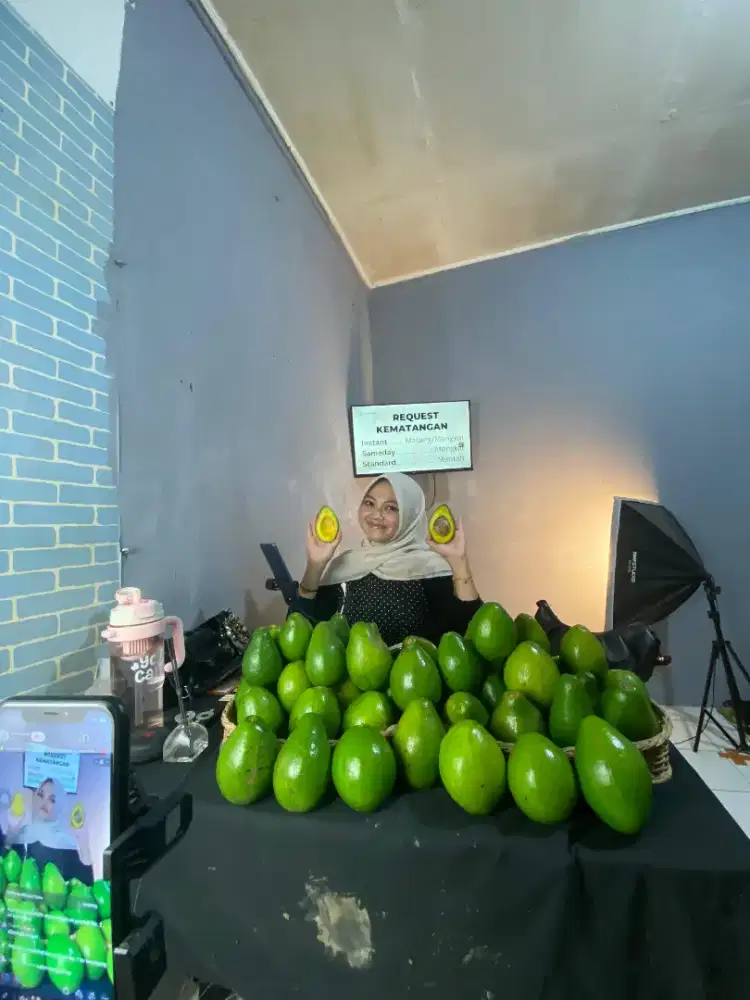 Loker Host Live Shopee & Tiktok