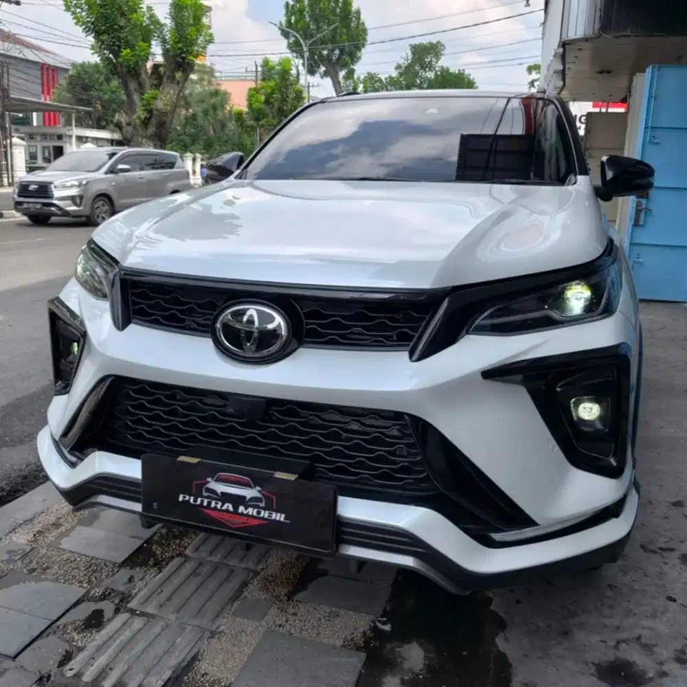 Toyota Fortuner 2.8 Diesel GR Sport TSS 2-tone Legender AT 2025 Putih
