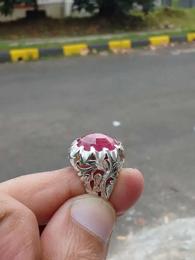 Batu cincin Ruby super,gagang perak..