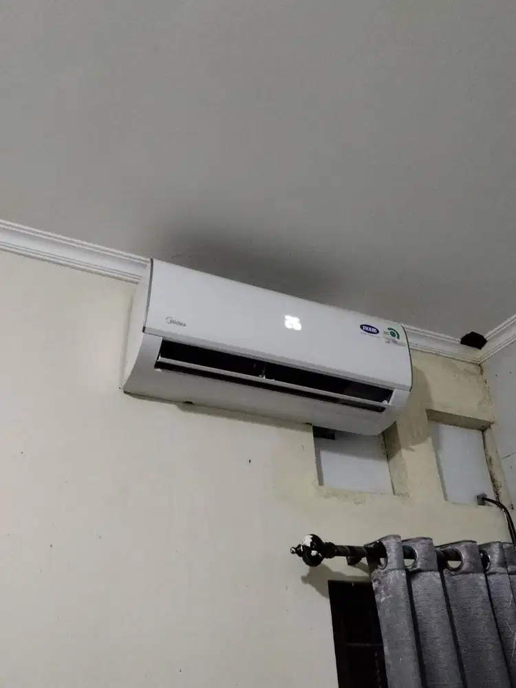 DIJUAL CEPAT AC Midea 1/2 PK