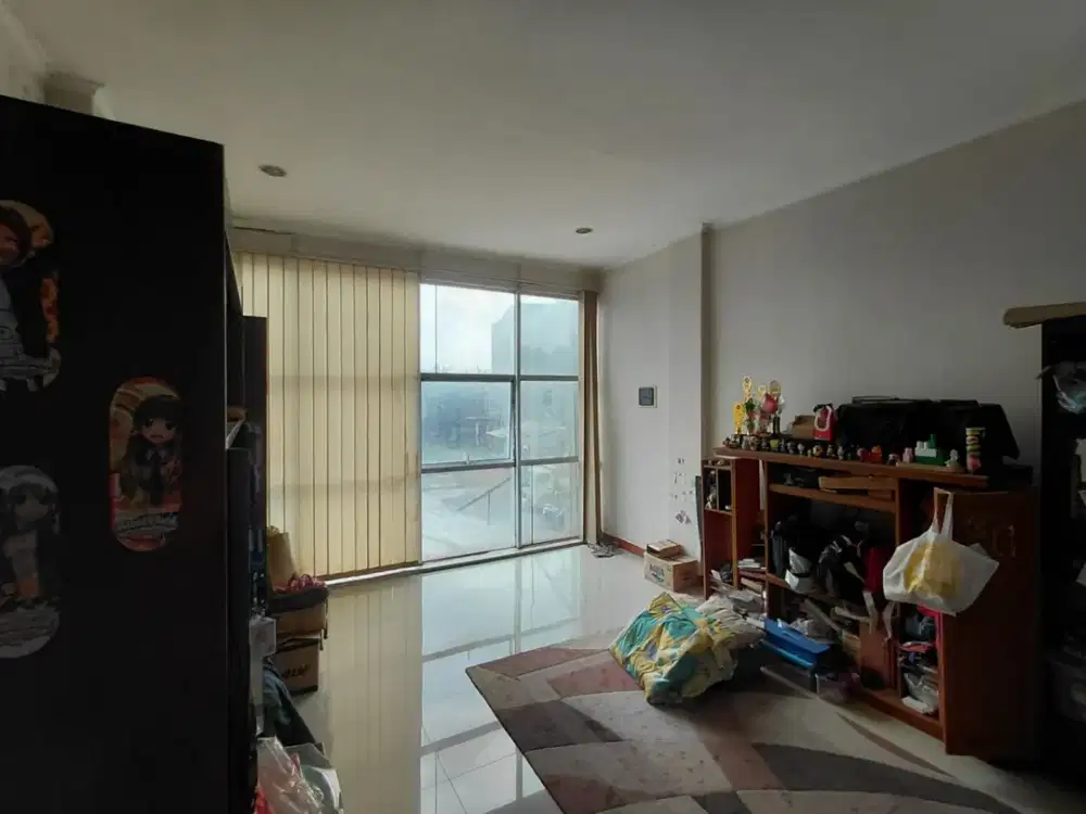 Disewakan Ruko 4 lantai Di Jl.Raya Pekayon Bekasi Selatan