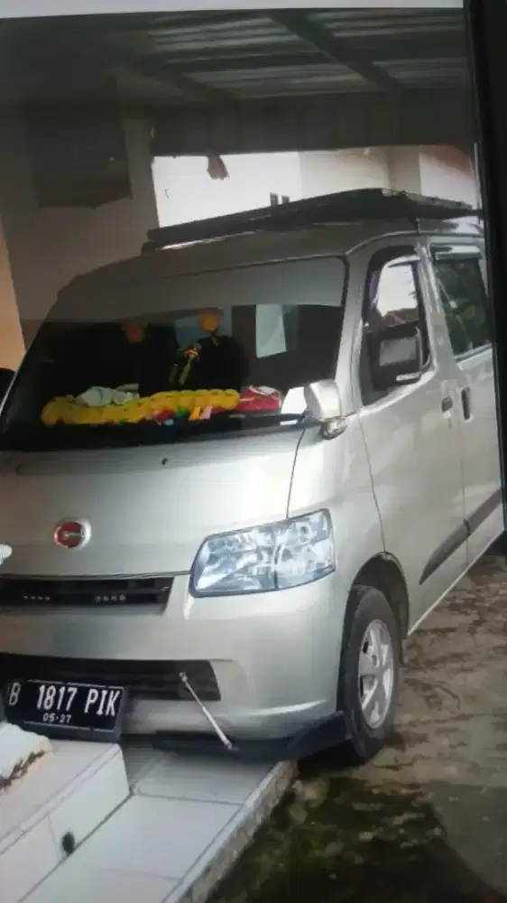 MENYEWAKAN MOBIL UNTUK LOGISTIC DAN TRAVEL