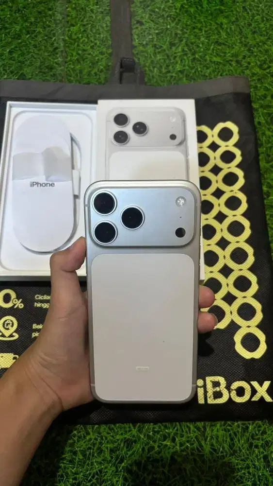 Iphone 17 pro max 256 ibox pkain 2 bulan siap pkai lok bjm pkaim bnian