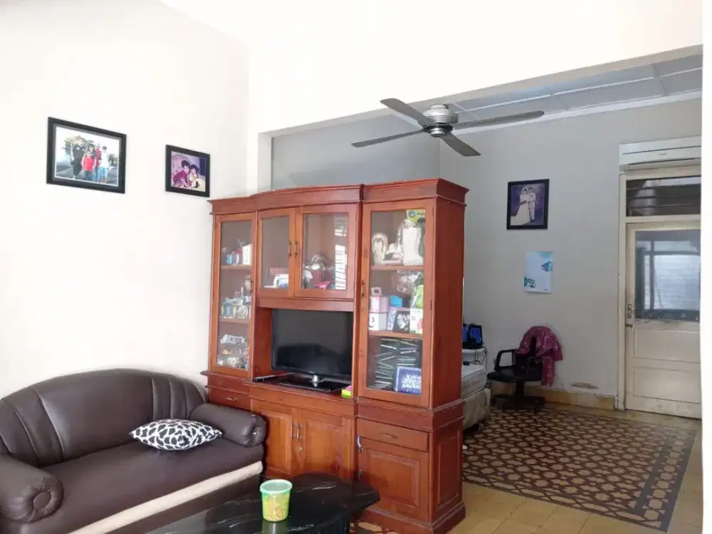 DIJUAL! Rumah Tengah Kota, Dekat Ahmad Jais - 1 Lantai + Gudang
