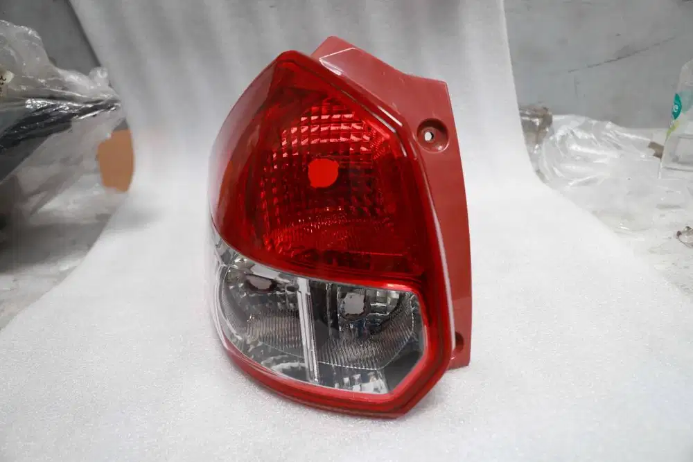 STOPLAMP KIRI SUZUKI ERTIGA 2012-2014, 35671B77M00N000
