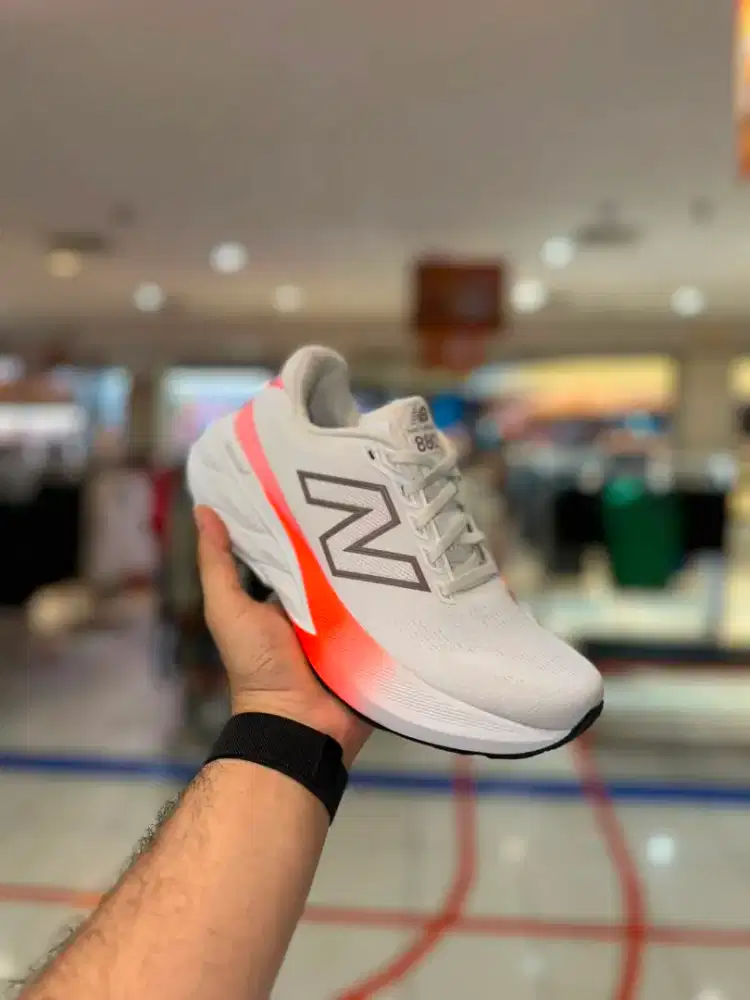 New Balance 880